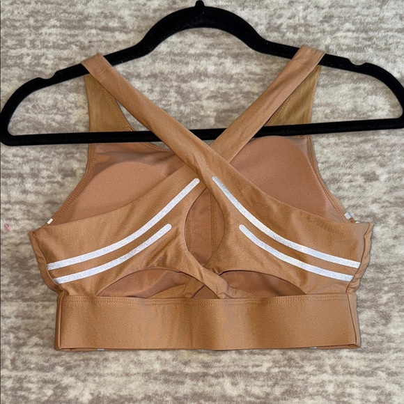 Fabletics No Bounce Reflective High Impact Sports Bra - Picture 8 of 11